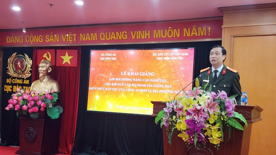 Khai giảng lớp bồi dưỡng nâng cao năng lực cho đội ngũ cán bộ tham gia giảng dạy kiến thức dân tộc của công an đơn vị, địa phương năm 2025