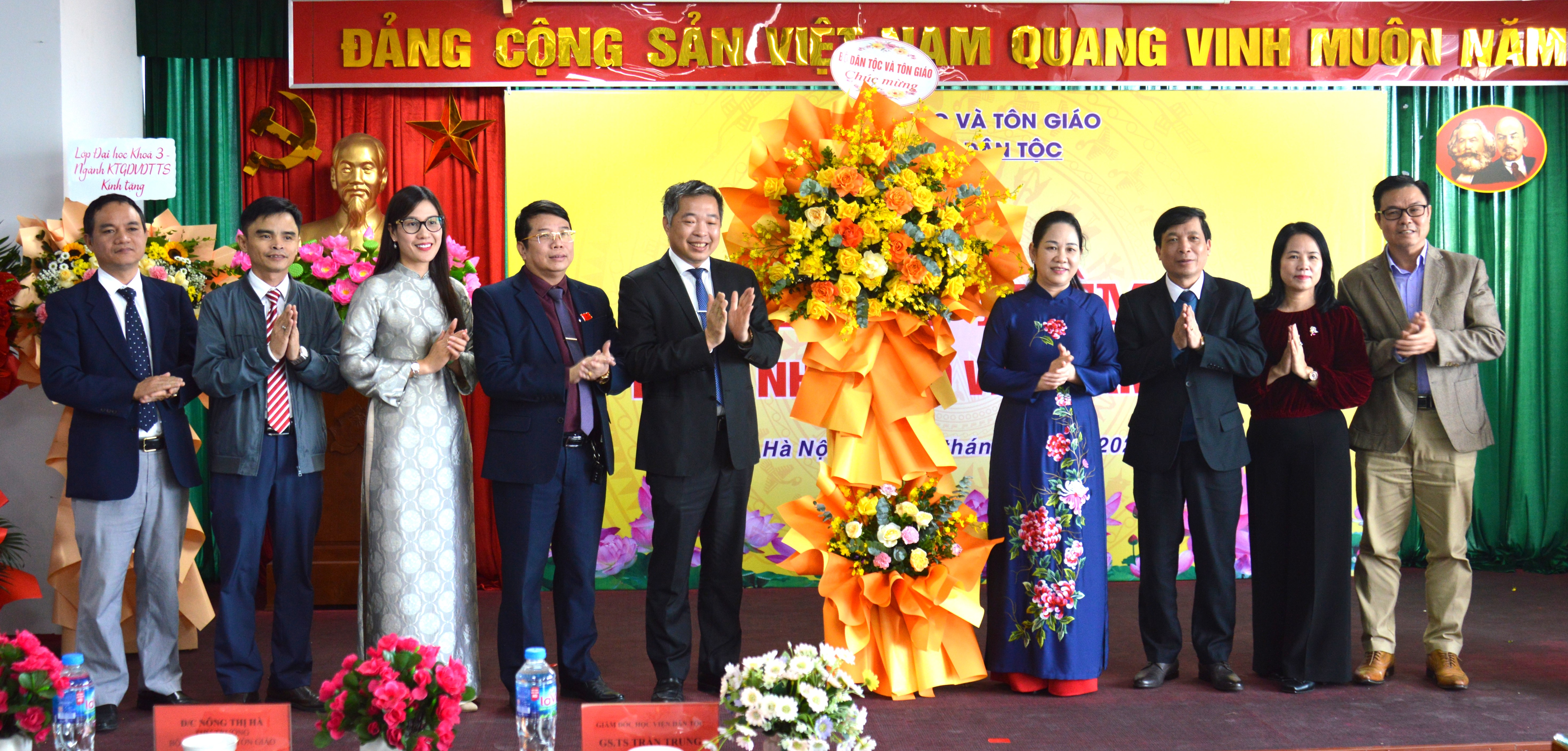 Học viện Dân tộc tổ chức Lễ kỷ niệm 43 năm ngày Nhà giáo Việt Nam 20/11