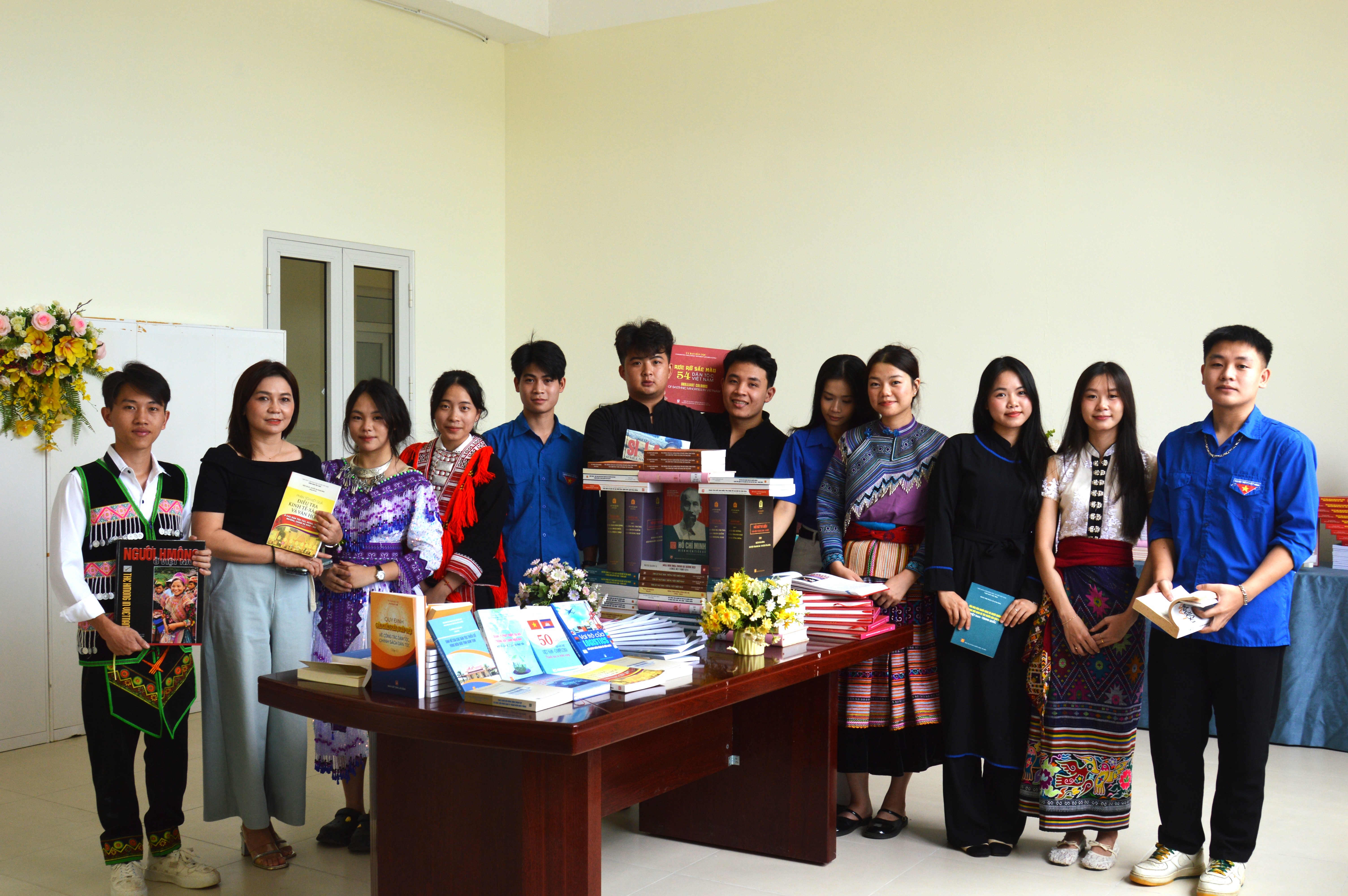 Học viện Dân tộc trưng bày triển lãm sách, hưởng ứng kỷ niệm 25 năm Ngày Gia đình Việt Nam và Tháng hành động quốc gia phòng,  chống bạo lực gia đình.