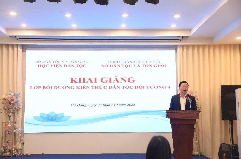 Khai giảng lớp bồi dưỡng kiến thức dân tộc cho đối tượng 4 tại thành phố Hà Nội