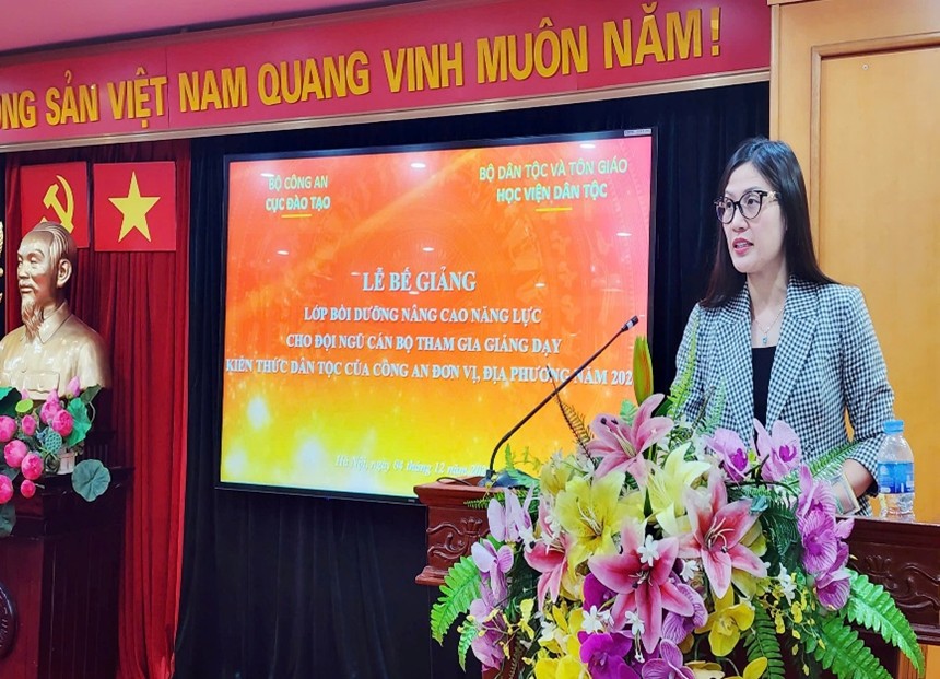 Bế giảng lớp bồi dưỡng nâng cao năng lực cho đội ngũ cán bộ tham gia giảng dạy kiến thức dân tộc của công an đơn vị, địa phương năm 2025