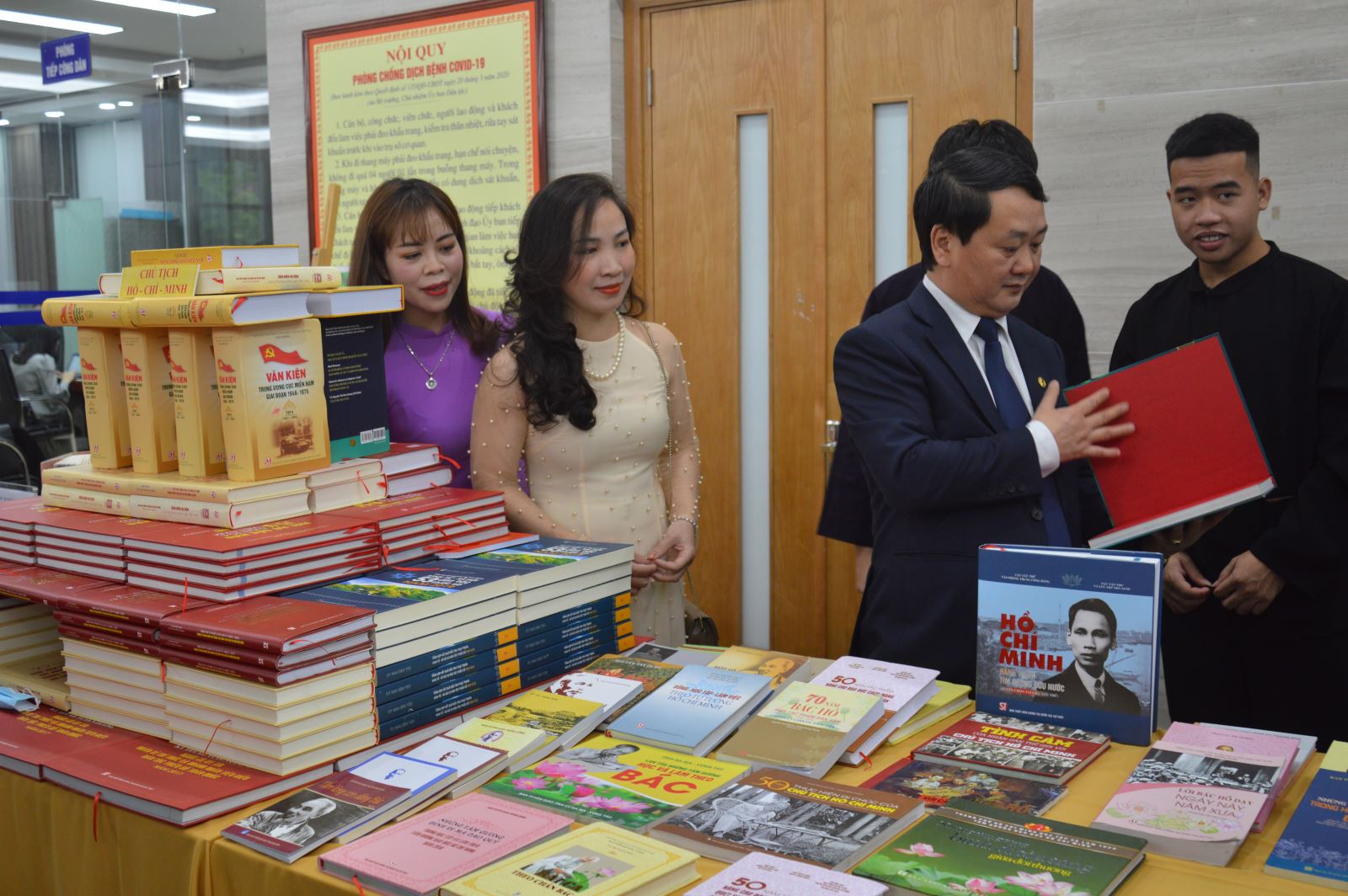 Hưởng ứng Ngày sách và Văn hóa đọc Việt Nam năm 2022, hướng tới kỷ niệm 76 năm ngày truyền thống cơ quan công tác dân tộc (03/5/1946 -03/5/2022)